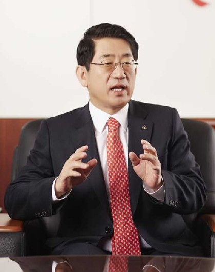 임채운 중소기업진흥공단 이사장이 1일 경남 진주시에 위치한 중진공 본사에서 열린 기자간담회에서 중진공 지원사업 성과에 대해 설명하고 있다.