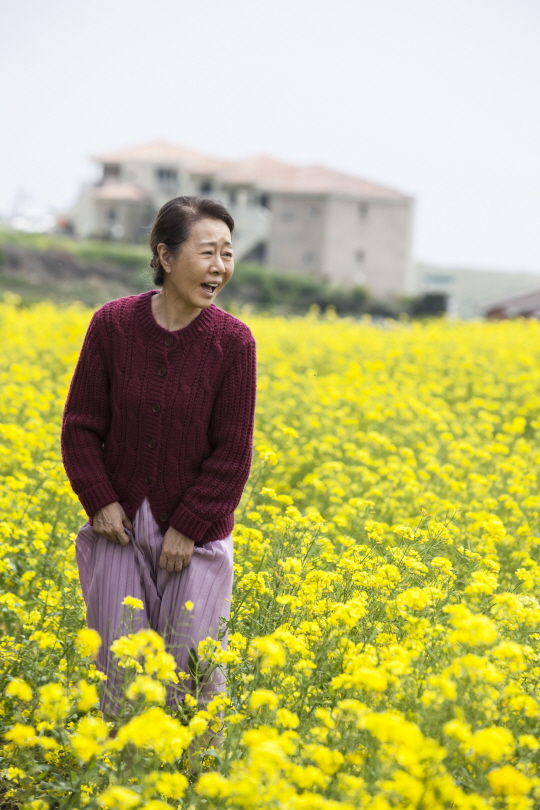 '계춘할망' 윤여정 "할머니께 바친다는 마음으로 촬영" 