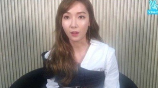 제시카 첫 솔로앨범
 출처:/ 네이버 V앱 '제시카 V앱 첫 라이브 방송' 캡처