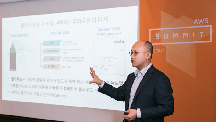 AWS 코리아의 염동훈 대표는 올해가 클라우드 서비스의 새역사가 시작될 것이며, 한국에서도 많은 기업들이 관리형 중심의 클라우드 서비스에 관심이 높을 것이라고 설명했다.