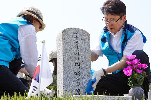 서울디지털대, 국립서울현충원 묘역 정화 봉사활동 펼쳐