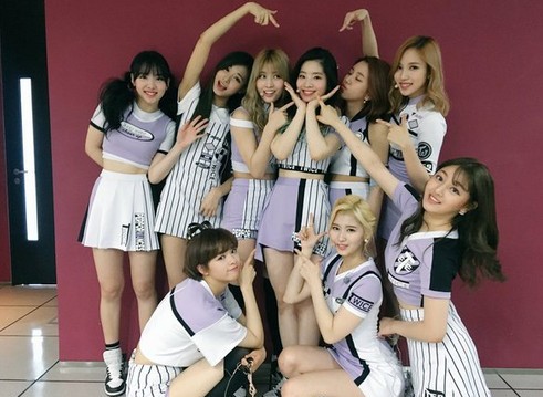 트와이스 ‘CHEER UP’
 출처:/ 트와이스 공식 SNS