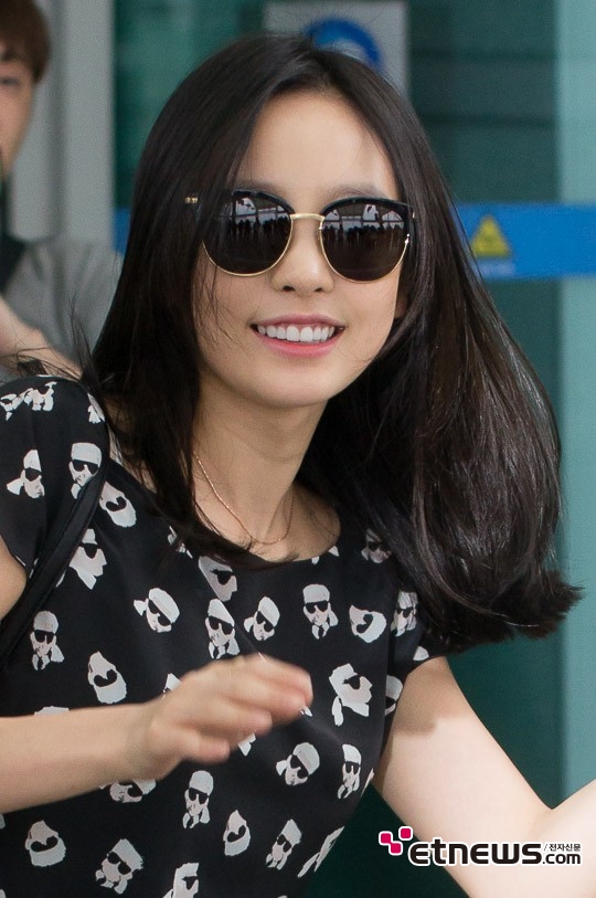 [포토] 구하라, '선글래스에 비치는 수많은 카메라'