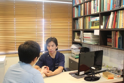 근육이 굳고 로봇처럼 움직이는 ‘파킨슨병’ 초기에 대처해야