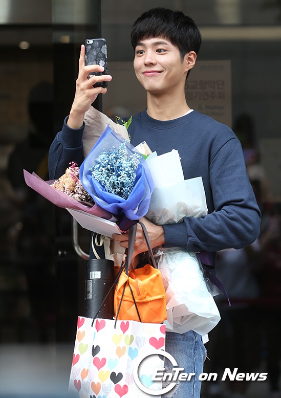 [ON포토] 박보검, ‘뮤직뱅크 마지막 셀카!’