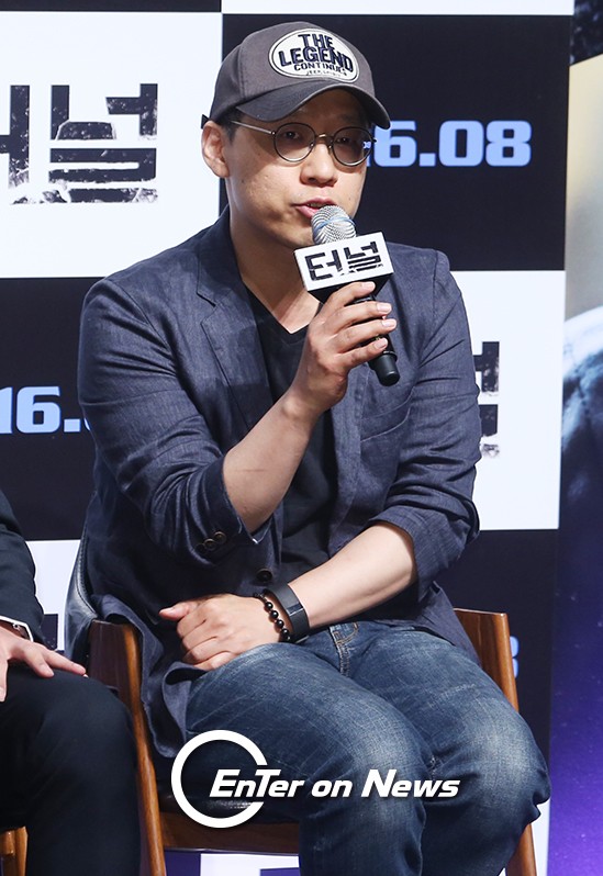 [ON포토] 영화 터널 설명하는 김성훈 감독