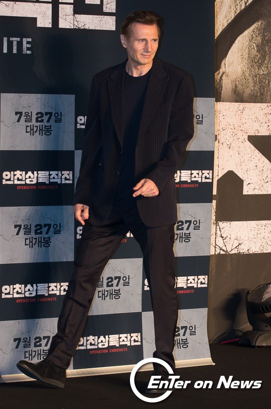 [ON포토] 리암니슨, '193cm 거구의 이기적인 비율'