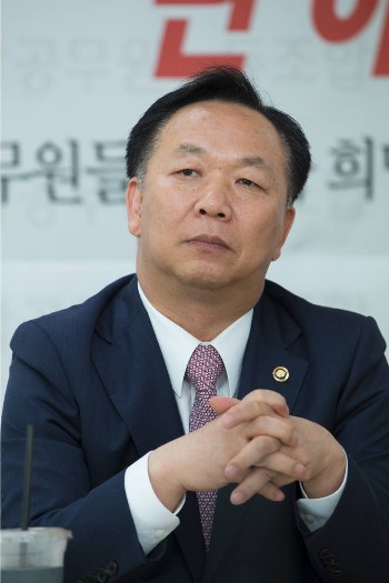 김동극 인사혁신처장 "공무원이 사회적 파문 일으켰으면 책임져야"