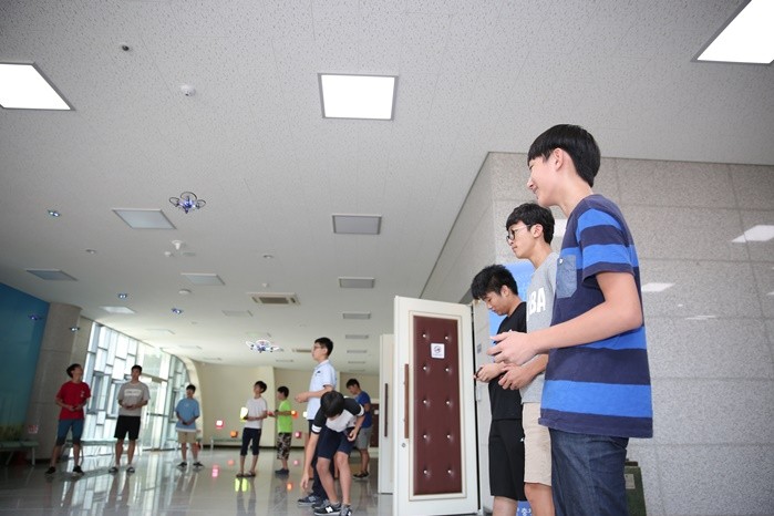 충북교육정보원, 청소년 영상교실서 드론 교육