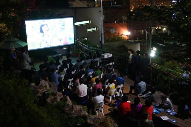 르노삼성차, 산복도로 달빛 아래 문화공간 ‘옥상달빛극장’ 후원