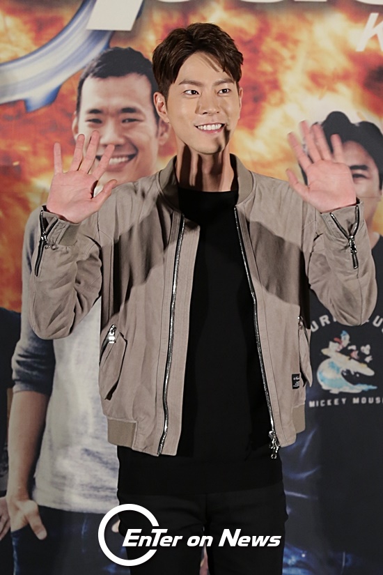 [ON포토] 영맨 홍종현, 반갑게 두손 인사