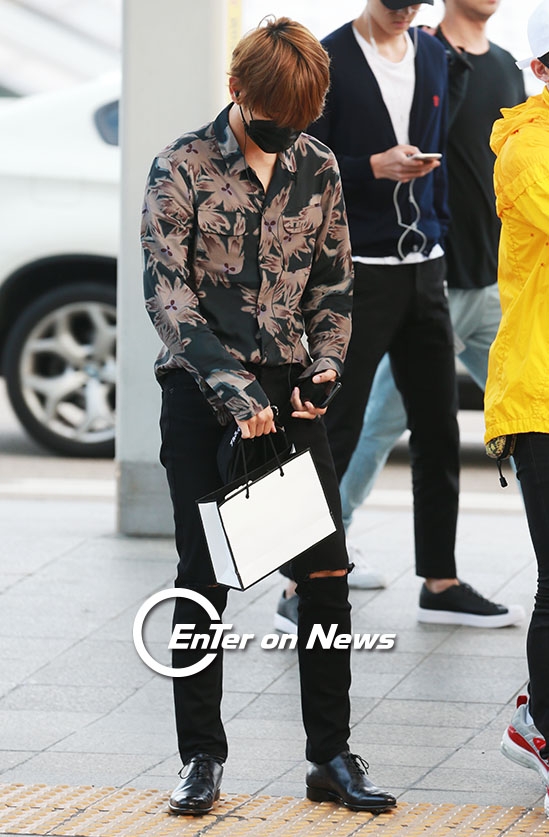 [ON포토] 엑소 백현, ‘주섬주섬’