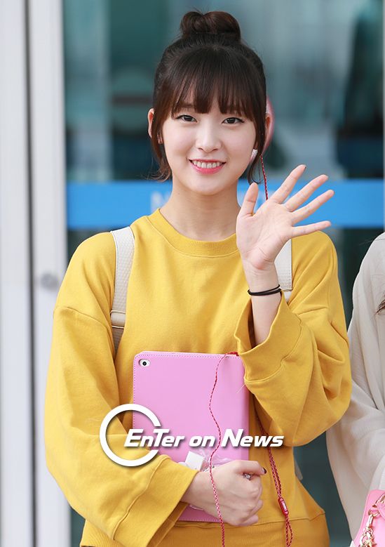 [ON포토] 오마이걸 아린, ‘대학생 느낌으로!’