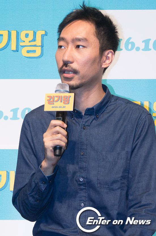 [ON포토] '질문에 답하는 걷기왕 백승화 감독'