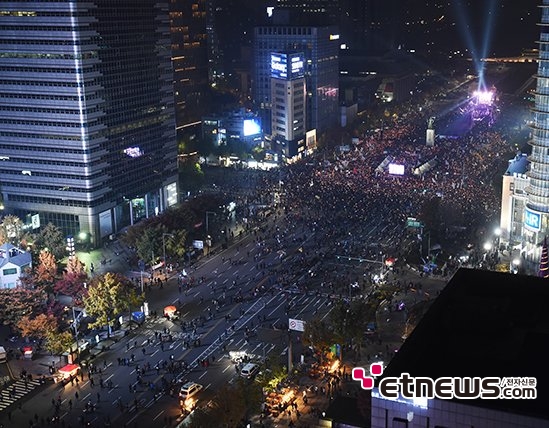 [포토] ‘광화문광장에 켜진 촛불’