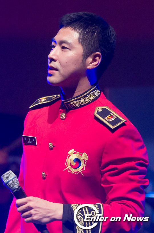 [ON포토] 유노윤호, '끝내주는 옆선~귀도 잘생겼네'