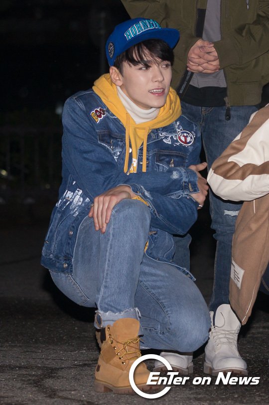 [ON포토] 세븐틴 버논, '엣지있게 팔장끼고'