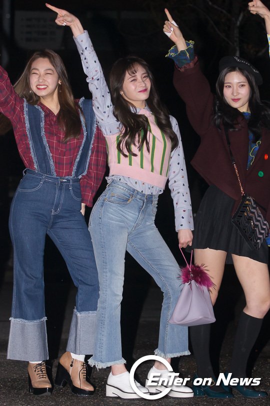 [ON포토] 아이오아이 주결경, '복고 청바지 입고 복고댄스'