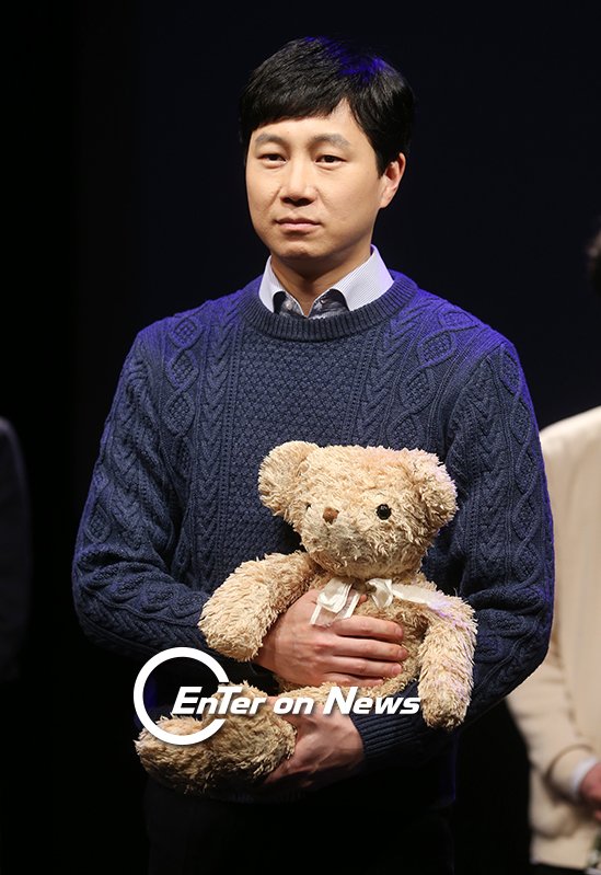 [ON포토] 정원조, ‘곰인형 들고~’