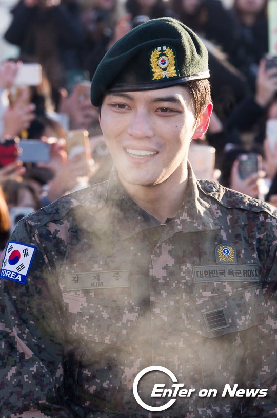 [ON포토] 김재중, '입김 쏟아지는 한파에도 즐거운 표정'