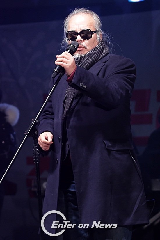 [ON포토] 송박영신 콘서트 전인권, 지그시 눈을 감고 노래해요 