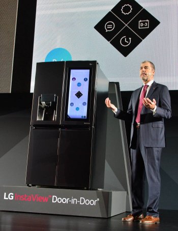 [CES 2017]LG 시그니처 올레드 TV W, 두께는 2.57mm