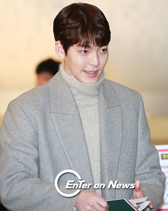 [ON포토] 김우빈, ‘눈빛으로 여심 싹쓸이’