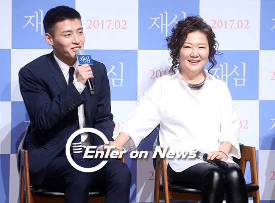 [ON포토] 강하늘-김해숙, ‘손 꼭잡고~’