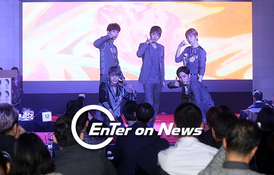 [ON포토] 축하무대 선보이는 인엑스