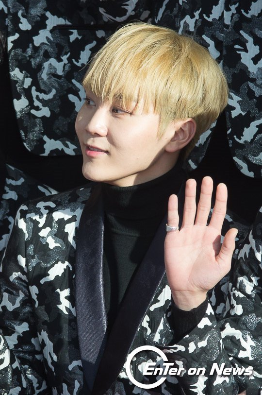 [ON포토] 세븐틴 승관, '태양아래 빛나는 금발'