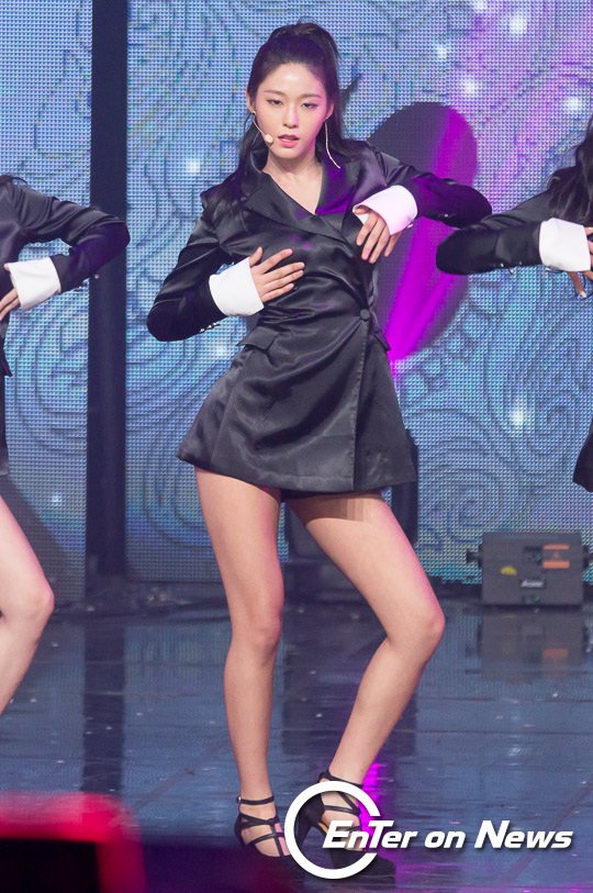 [ON포토] AOA 설현, '볼륨터치'