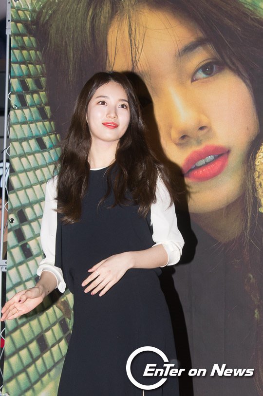 [ON포토] 수지, '상반된 화보와 실물표정'