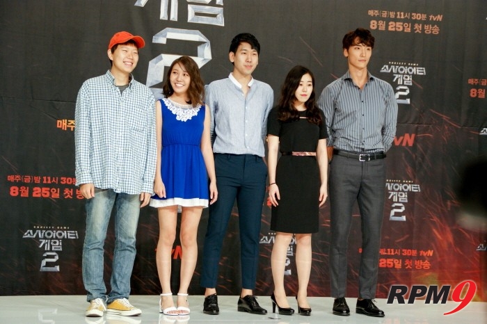 박현석·정은아·김희길·김하늘·손태호 등의 출연자가 tvN '소사이어티 게임 2' 제작발표회 간 포토타임에 응하고 있다. (사진=박동선 기자)