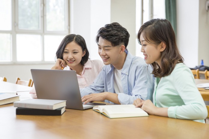 에듀윌은 제주대학교에 공무원 시험 및 취업 온라인 강의를 제공한다.