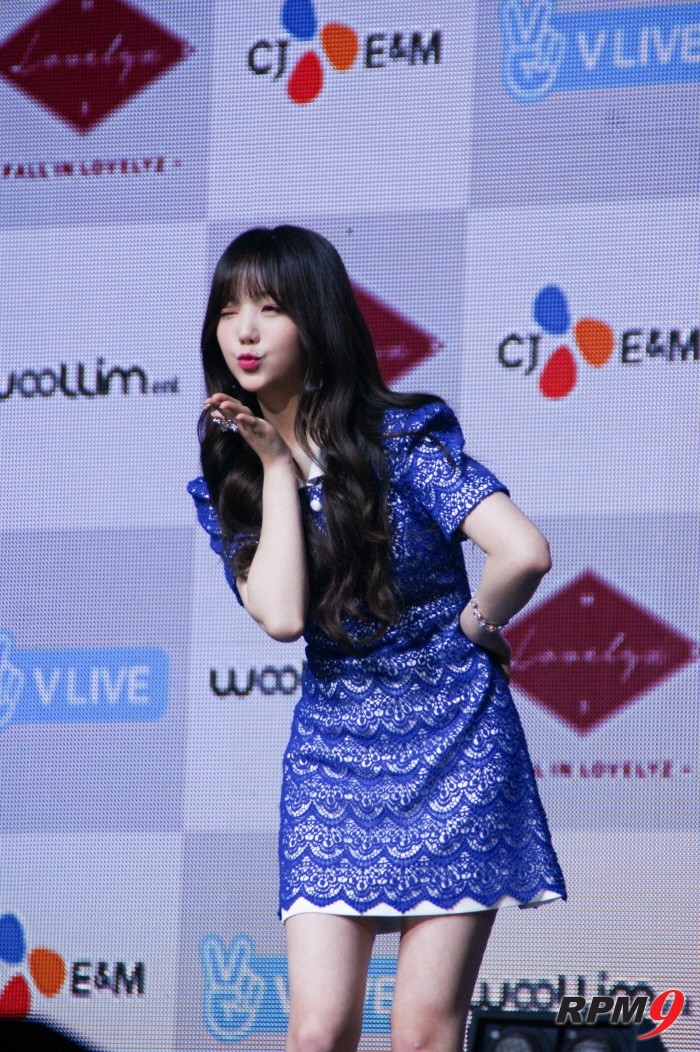 14일 오후 서울 용산구 블루스퀘어 아이마켓홀에서는 그룹 러블리즈(Lovelyz)의 미니 3집 '폴 인 러블리즈(Fall in lovelyz)' 발매기념 쇼케이스가 열렸다. 러블리즈 케이가 포토타임에 응하고 있다. (사진=박동선 기자)