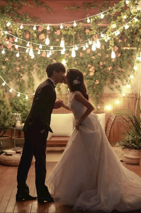 배우 겸 일러스트레이터 최지연이 3일 서울 서대문구 모처에서 1년여 교제한 작곡가 김모 씨와 백년가약을 맺었다. (사진=피플스토리엔터테인먼트 제공)