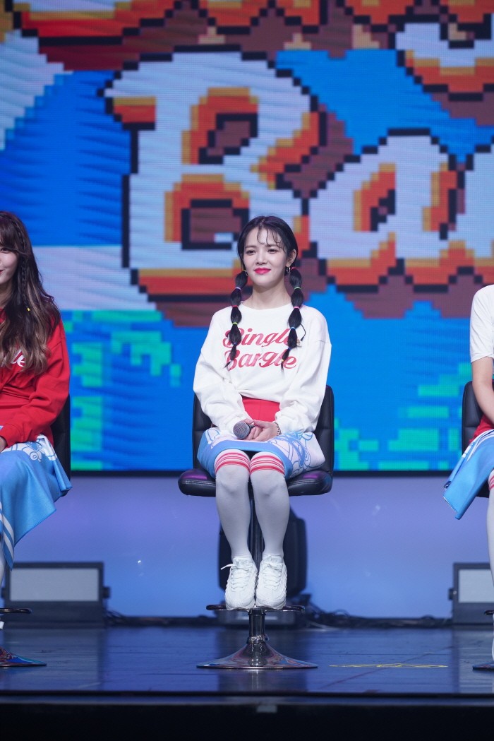 28일 오후 4시 서울 광진구 예스24 라이브홀에서는 그룹 AOA의 미니5집 'BINGLE BANGLE(빙글뱅글)' 발매기념 쇼케이스가 개최됐다. 리더 지민이 기자질의응답에 응하고 있다. (사진=박동선 기자)