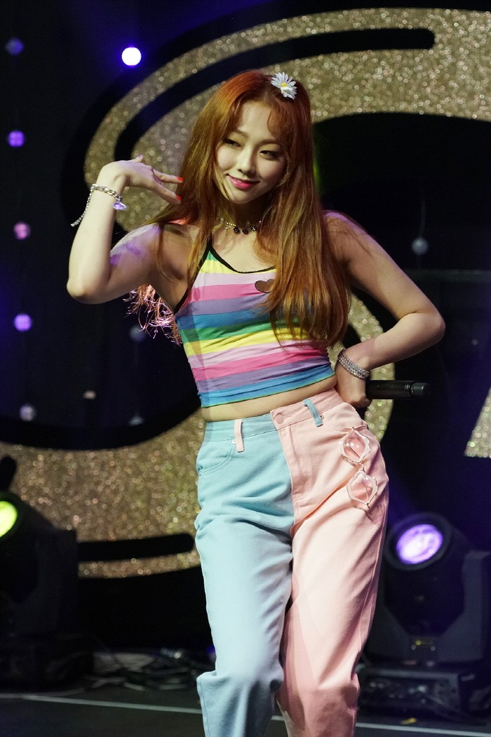 10일 오후 서울 송파구 올림픽공원 뮤즈라이브홀에서는 유닛그룹 '구구단 세미나'의 싱글 'SEMINA' 쇼케이스가 진행됐다. 멤버 미나가 무대를 펼치고 있다. (사진=박동선 기자)