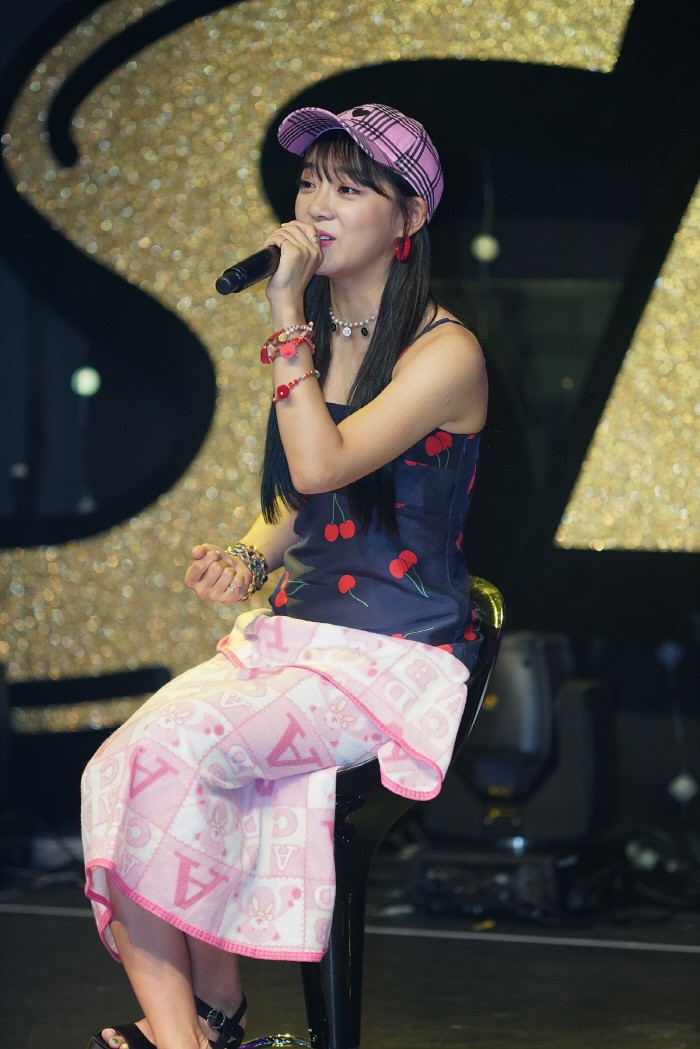 10일 오후 서울 송파구 올림픽공원 뮤즈라이브홀에서는 유닛그룹 '구구단 세미나'의 싱글 'SEMINA' 쇼케이스가 진행됐다. 멤버 세정이 취재진 질문에 응하고 있다. (사진=박동선 기자)