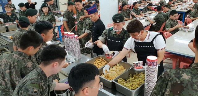 신전푸드시스 신전떡볶이, 11기계화보병사단 위문행사 진행