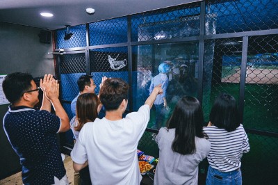 리얼야구존, 점심시간·금요일 조기 퇴근 후 스크린야구장 회식 늘어