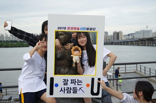 <한강에서 만난 인어공주> 에드바르드 에릭센가(家)作, 한강