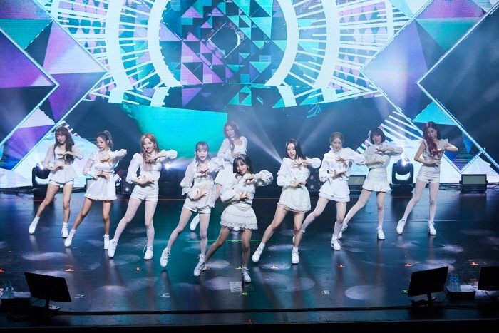 8일 서울 광진구 예스24 라이브홀에서는  걸그룹 '우주소녀(WJSN)'  새 미니앨범 'WJ STAY(우주 스테이)' 쇼케이스가 펼쳐졌다. (사진=스타쉽엔터테인먼트 제공)