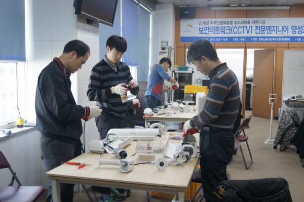 평생직장 개념 사라져… 정년 없이 일할 수 있는 기술전문직 선호도 높아