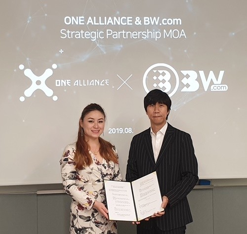 ONE ALLIANCE PTE. LTD. 좌 BW거래소 (Global CEO : Cathy Zhu), 우 원얼라이언스(ONE ALLIANCE PTE. LTD. : Vice Chairman Danny Park)