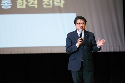 비상교육 이치우 입시평가소장이 강연을 하고 있다. 사진=비상교육. 