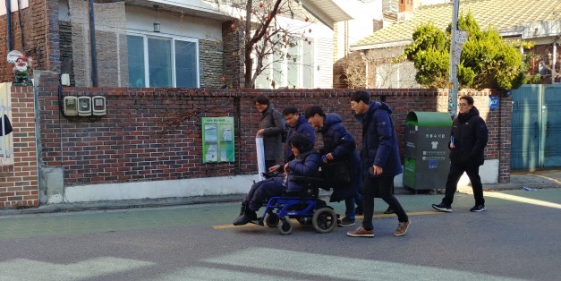 “교통약자의 편익을 위한 도로안전 정보구축과 모바일 경로안내 시범 서비스 개발”