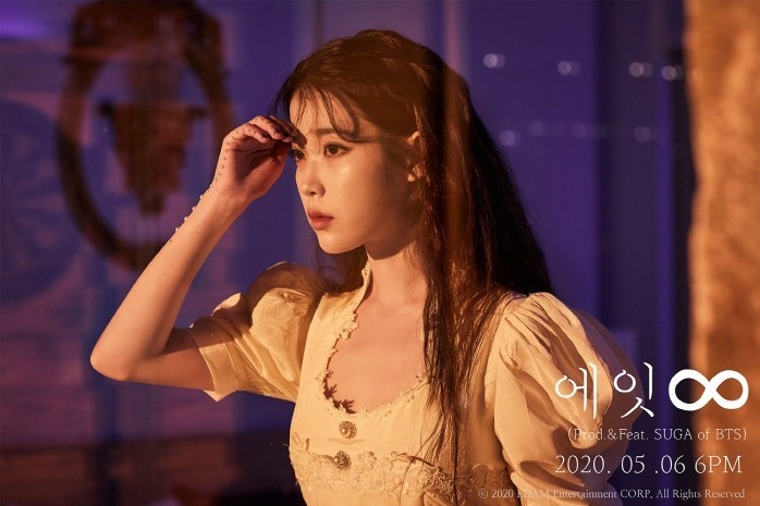 사진=아이유 공식 페이스북 발췌