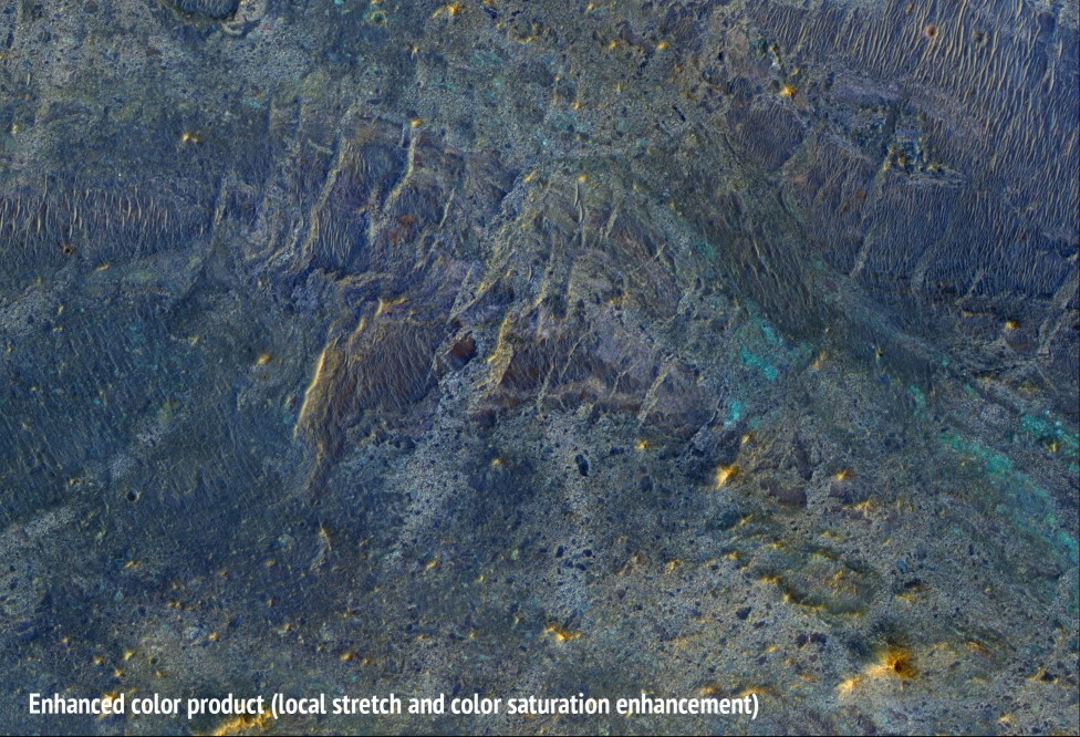 화성 '닐리 파테라(Nili Patera)' 지역. 촬영된 이미지를 후보정했다. 사진=NASA/JPL/UArizona