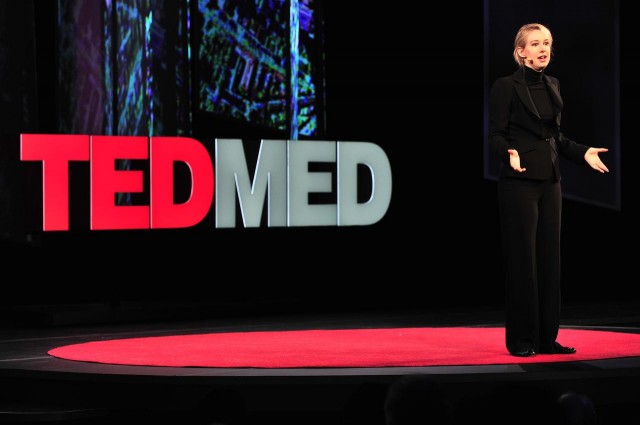TEDMED에서 강연하고 있는 엘리자베스 홈즈. 사진=TEDMED 트위터